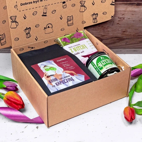Zestaw prezentowy na Dzień Kobiet z kawą i matchą