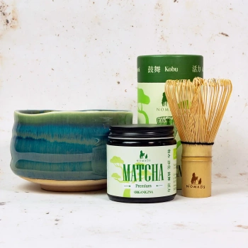 Matcha Premium, chasen i czarka